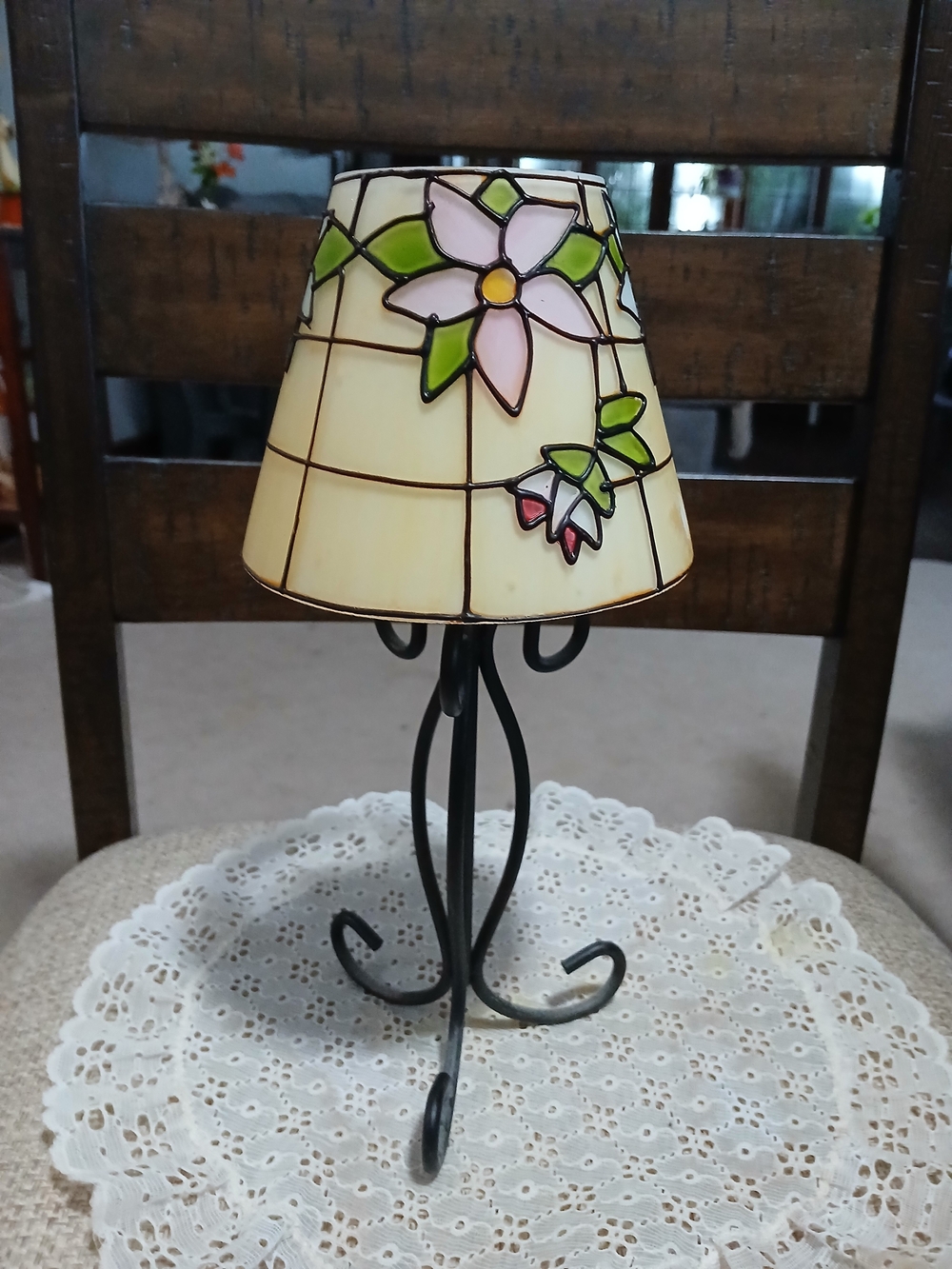 Source Unknown Cream & Pink Floral Stained Glass Lantern Lamp